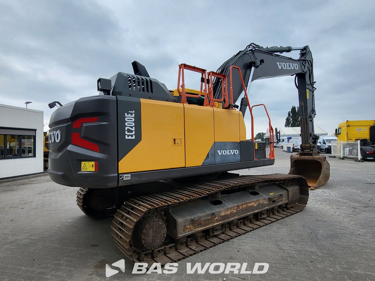 Other : Volvo EC200 E L Pelle sur chenilles