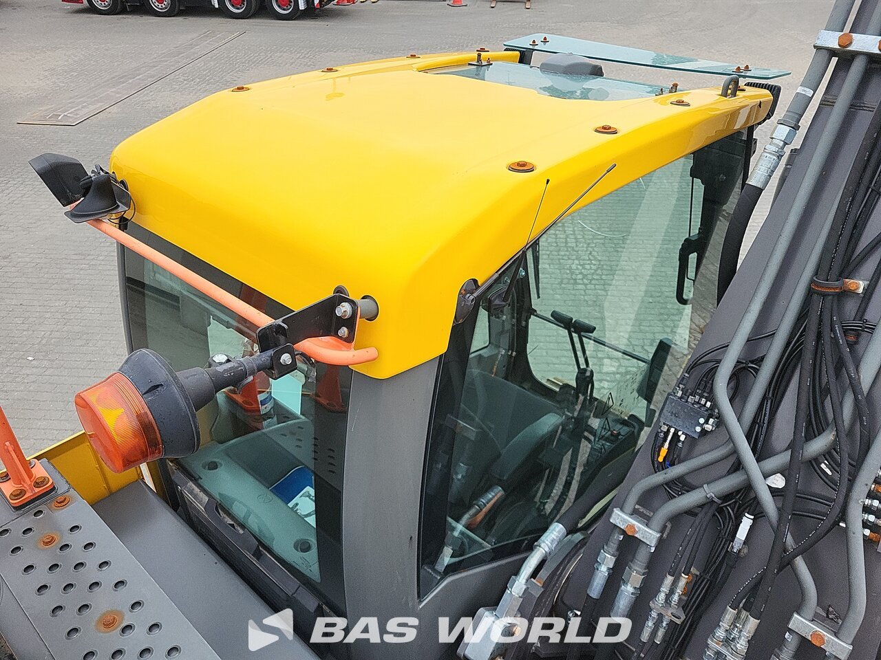 Other : Volvo EC200 E L Pelle sur chenilles