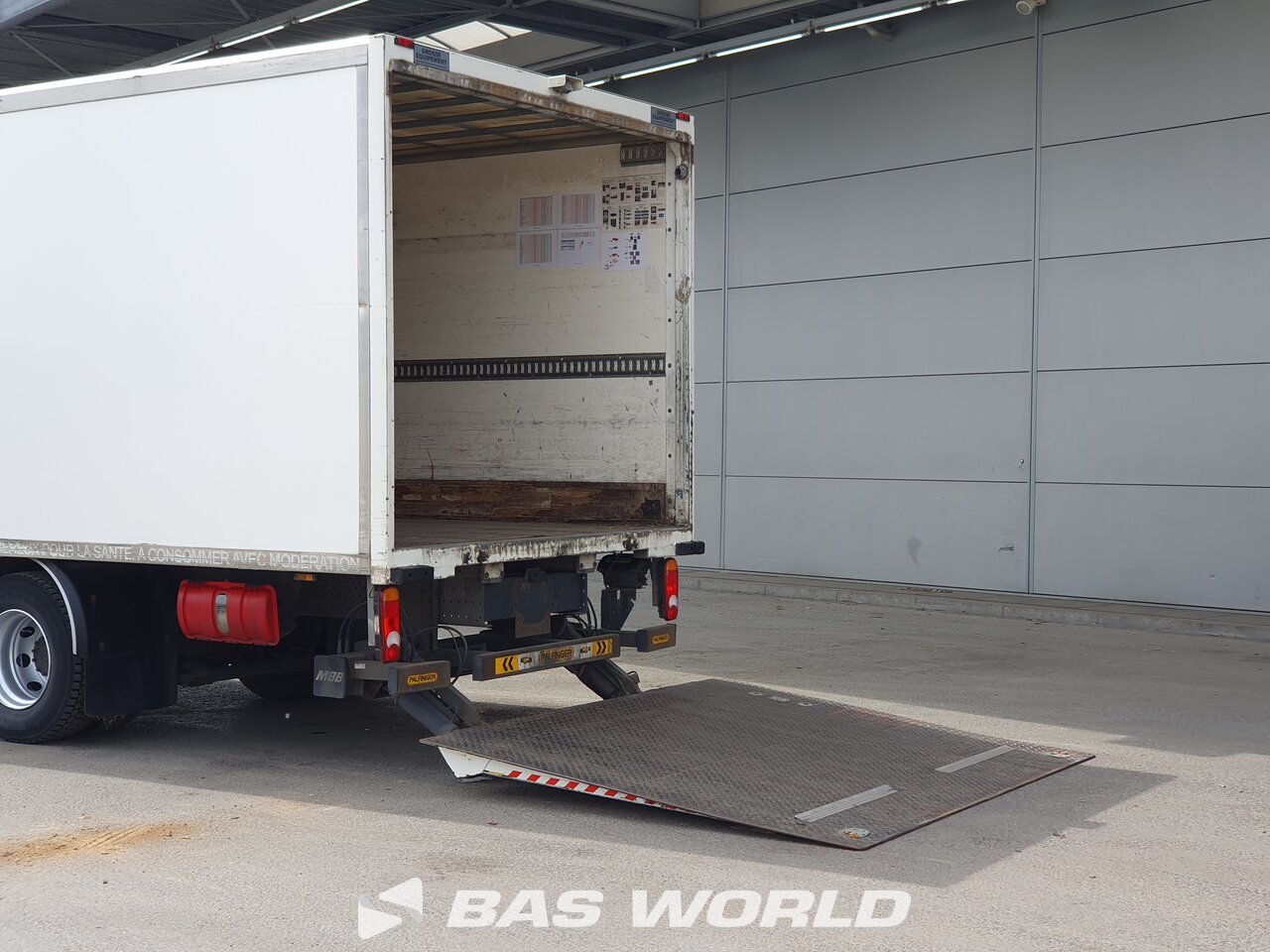 Other : Renault D 240 4X2 Grosse Carrosseries fourgons