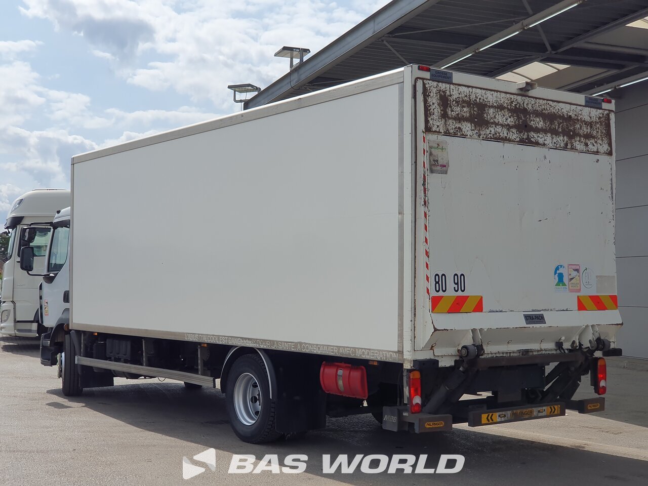 Other : Renault D 240 4X2 Grosse Carrosseries fourgons