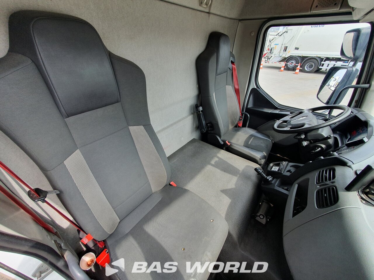 Other : Renault D 240 4X2 Grosse Carrosseries fourgons