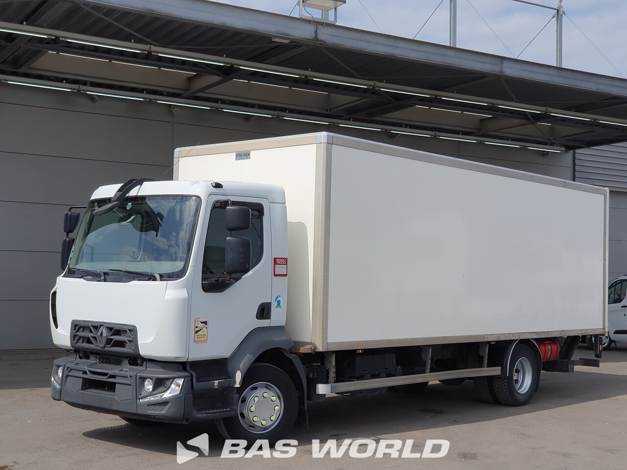 Front left : Renault D 240 4X2 Grosse Carrosseries fourgons