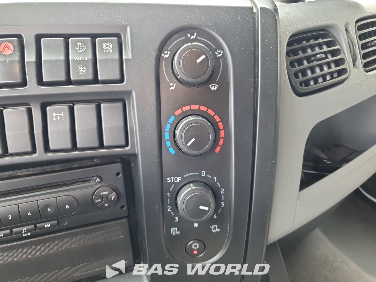 Other : Renault D 240 4X2 Grosse Carrosseries fourgons