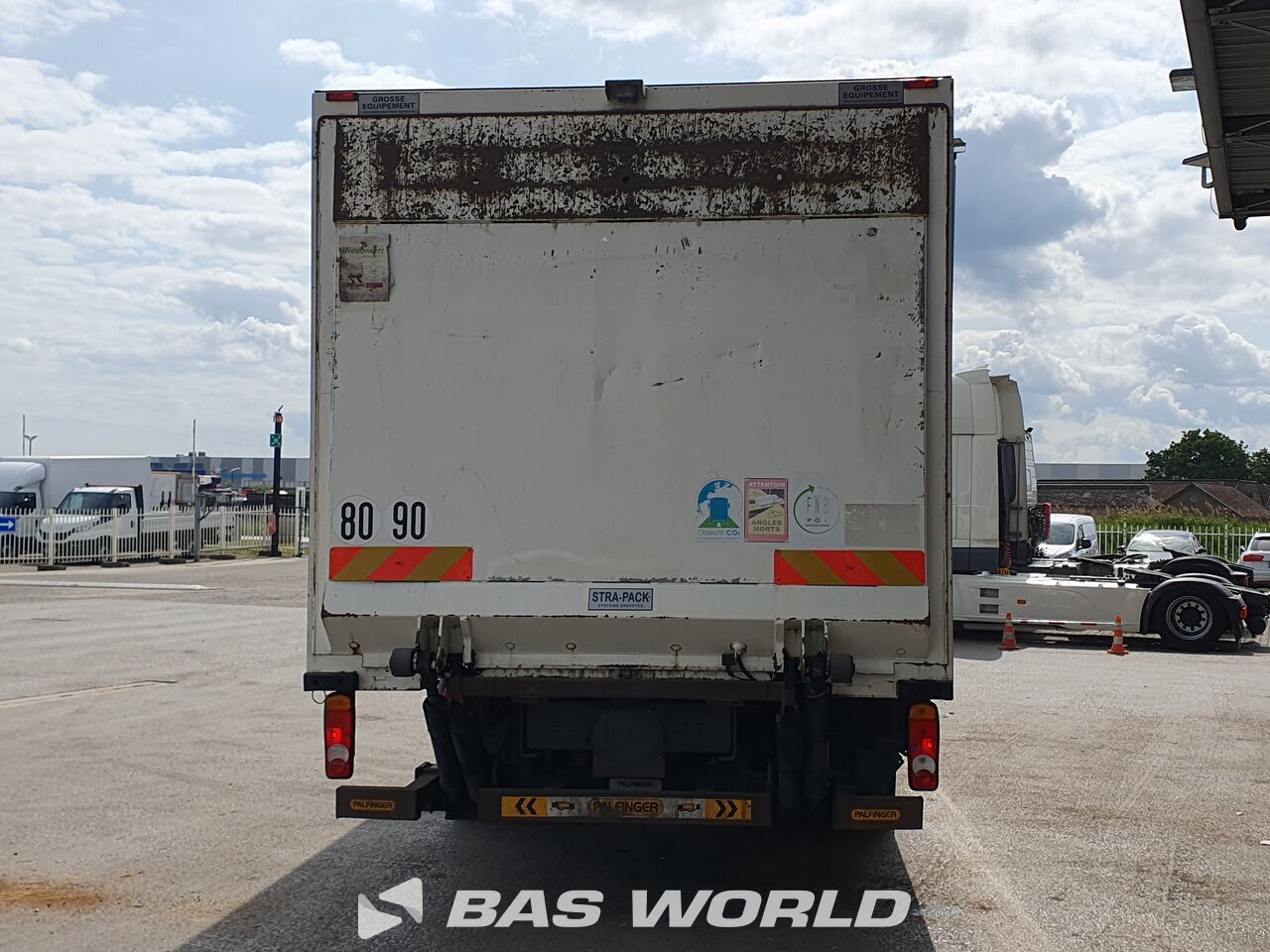 Other : Renault D 240 4X2 Grosse Carrosseries fourgons