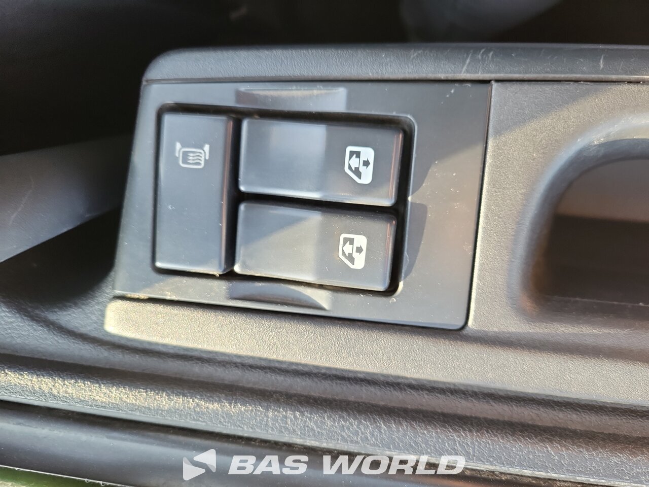 Other : Renault D 240 4X2 Grosse Carrosseries fourgons