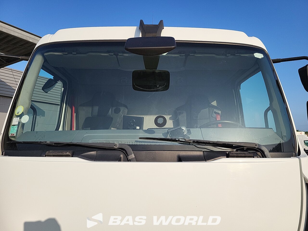 Other : Renault D 240 4X2 Grosse Carrosseries fourgons