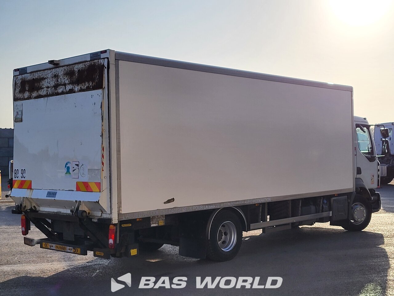 Other : Renault D 240 4X2 Grosse Carrosseries fourgons