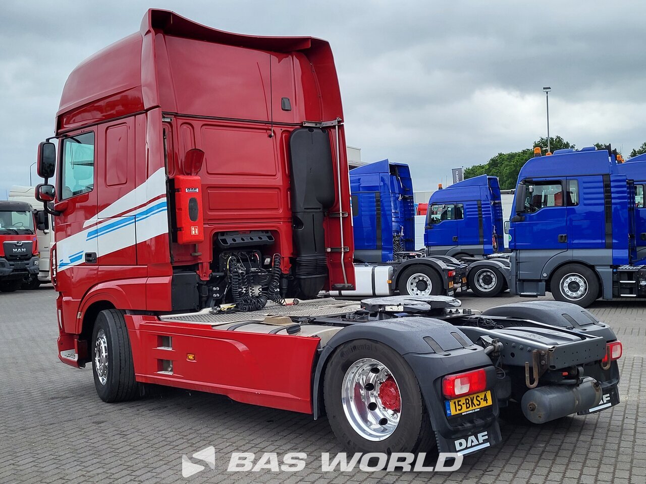 Back left : DAF XF 480 4X2 Tracteur routier