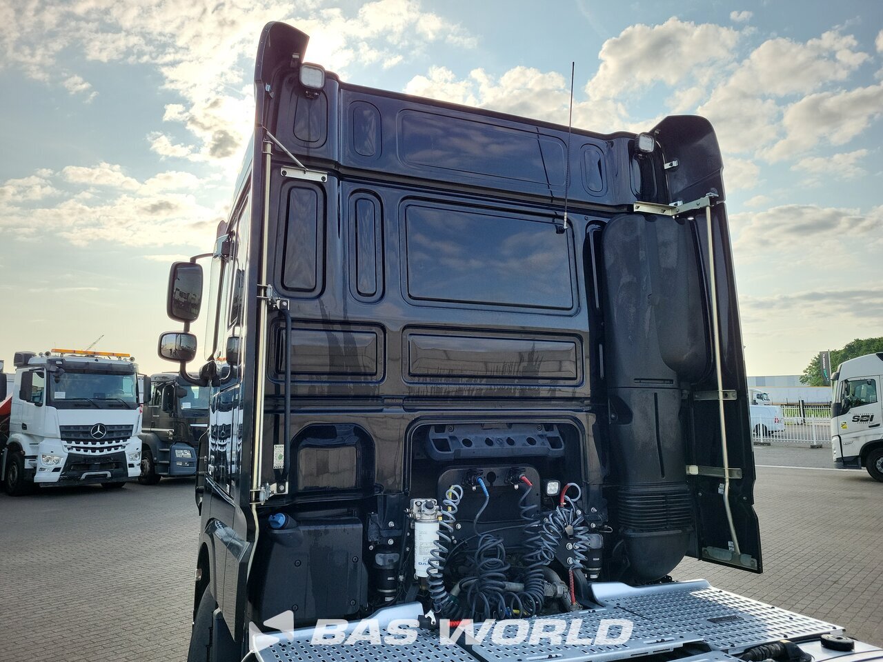 Back of cabin : DAF XF 530 4X4 Tracteur routier
