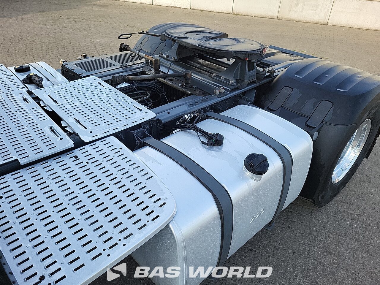 Fuel tanks : DAF XF 530 4X4 Tracteur routier