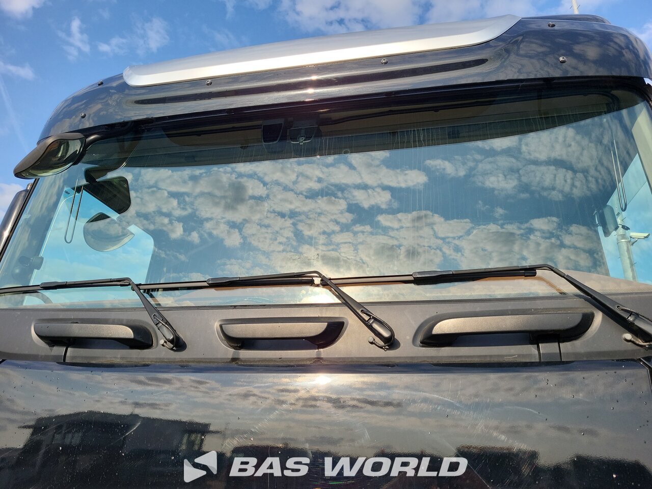 Windshield : DAF XF 530 4X4 Tracteur routier