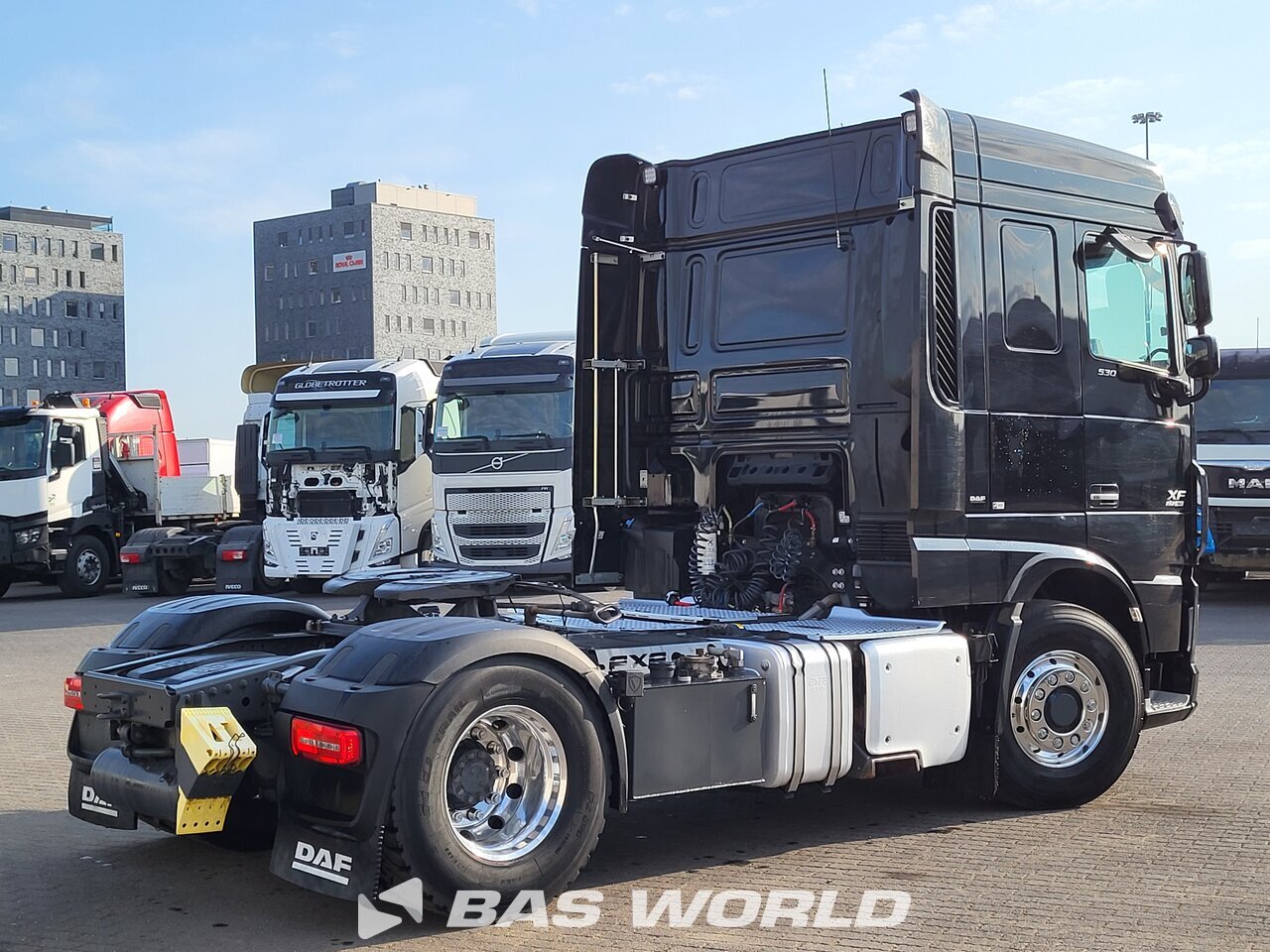Back right : DAF XF 530 4X4 Tracteur routier