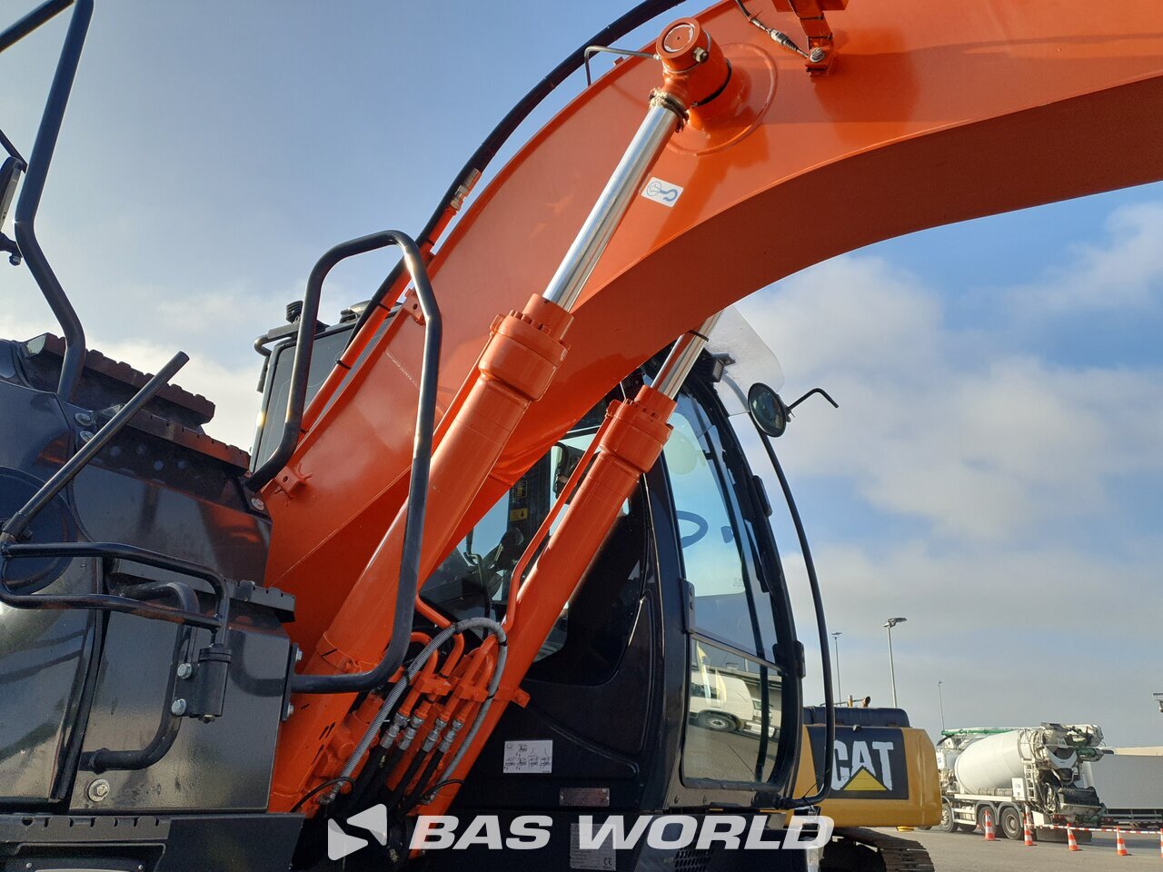 Other : Hitachi ZX140W -6 Pelle sur pneus