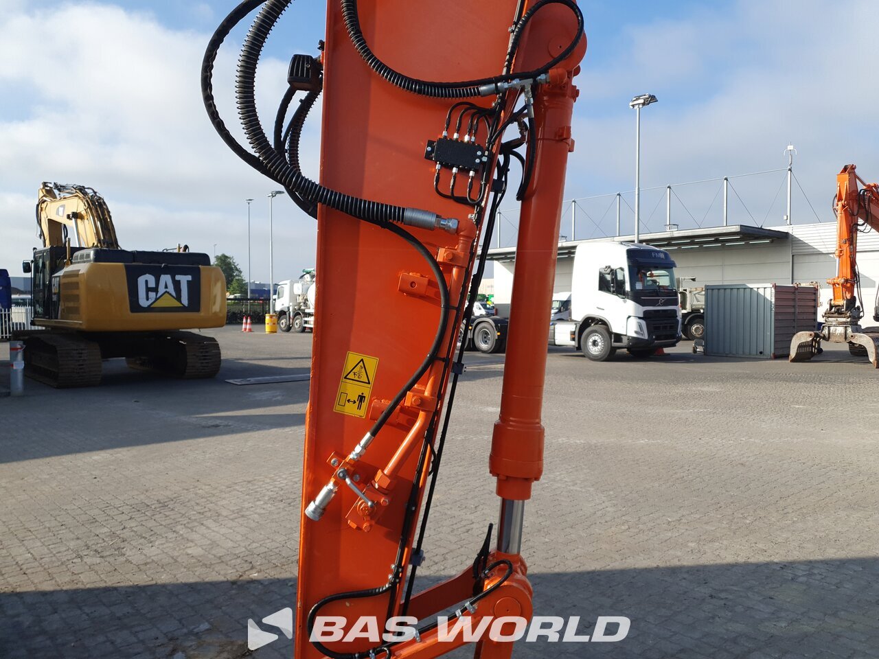 Other : Hitachi ZX140W -6 Pelle sur pneus