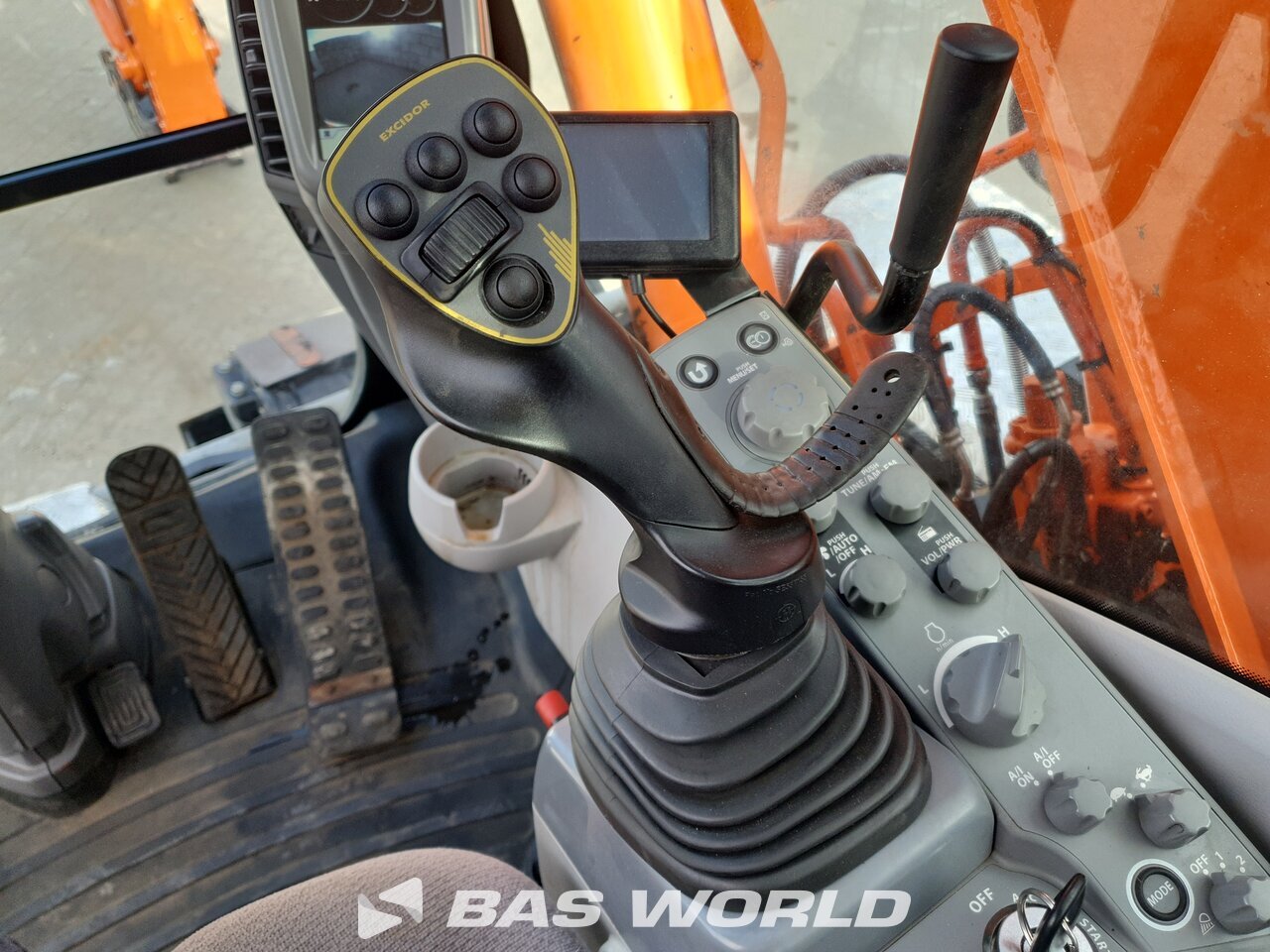 Other : Hitachi ZX140W -6 Pelle sur pneus