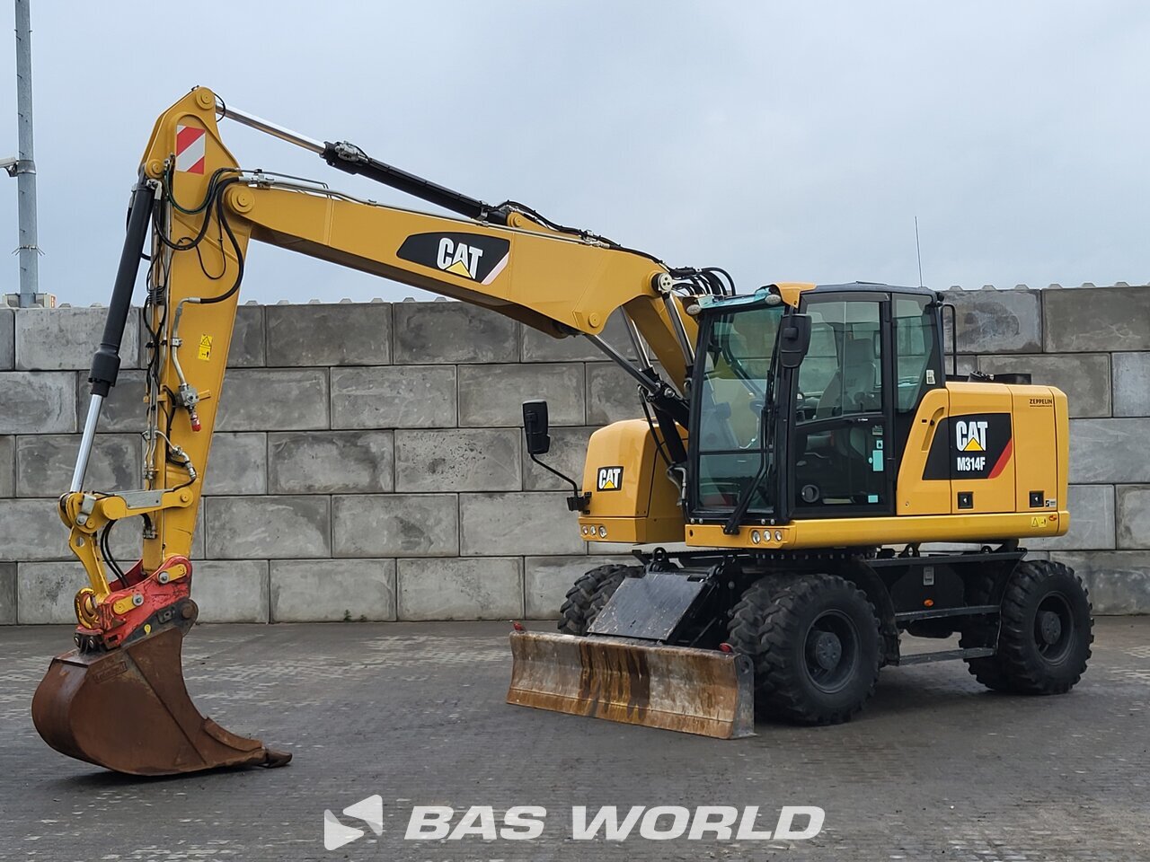 Front left : Caterpillar M314 F Pelle sur pneus
