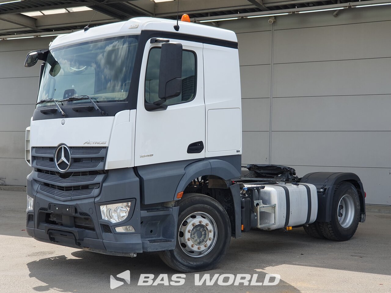 Front left : Mercedes Actros 1845 4X2 Tracteur routier