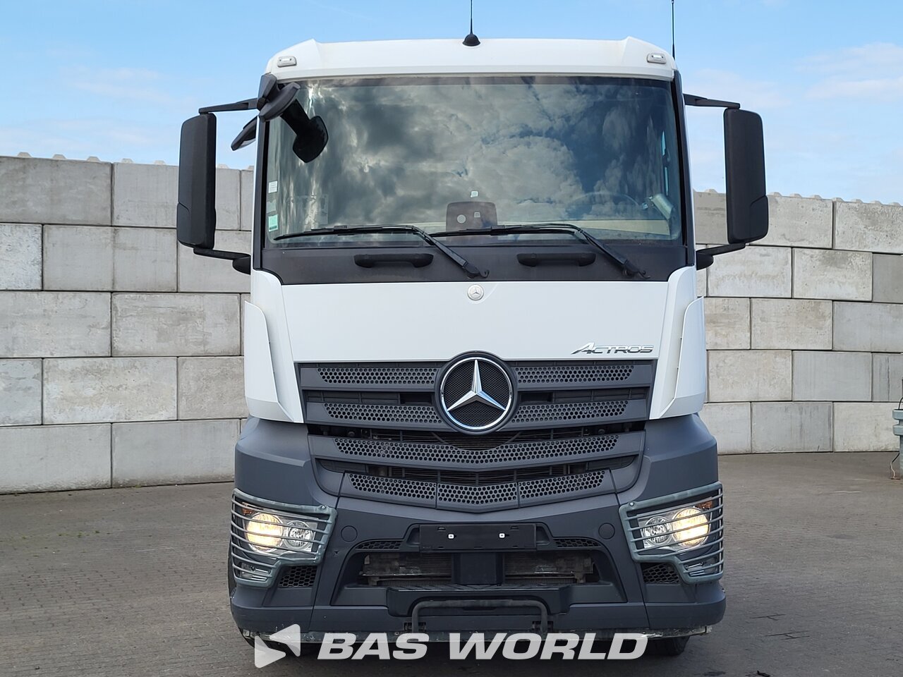 Front : Mercedes Actros 1845 4X2 Tracteur routier