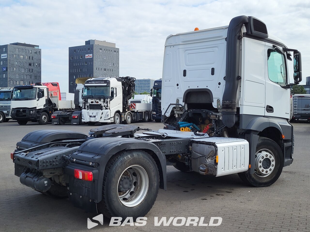 Back right : Mercedes Actros 1845 4X2 Tracteur routier