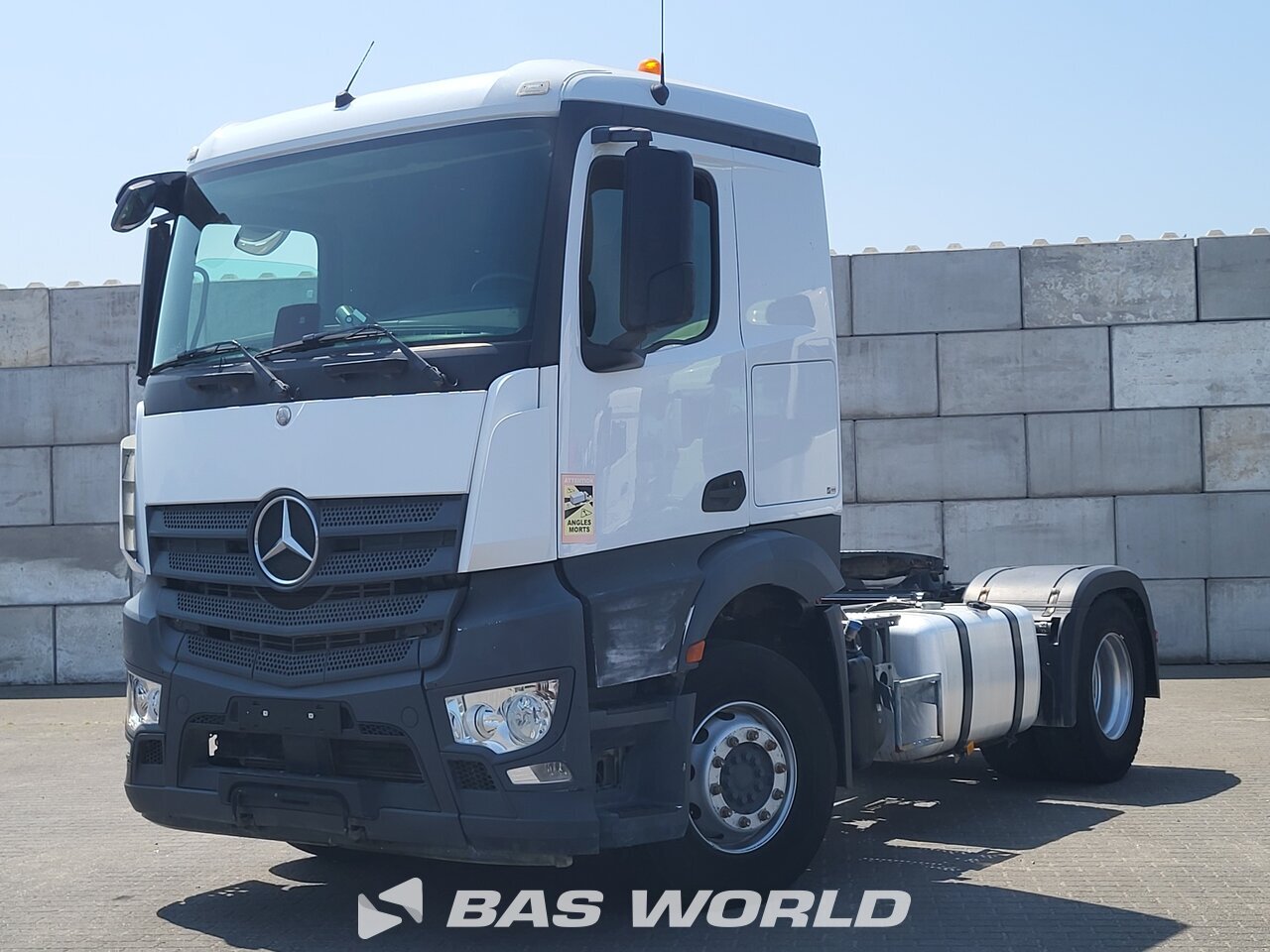 Front left : Mercedes Actros 1845 4X2 Tracteur routier