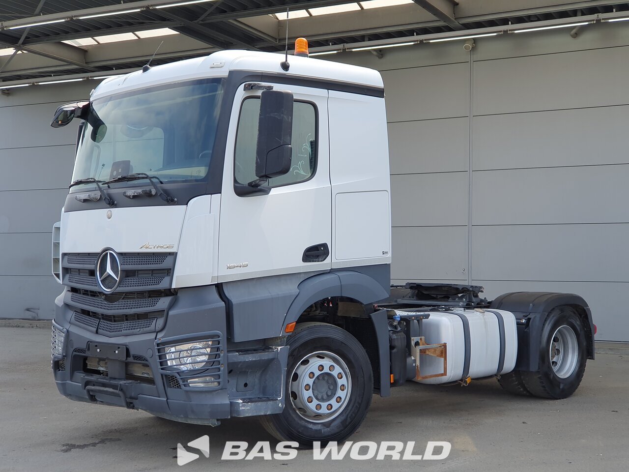 Front left : Mercedes Actros 1845 4X2 Tracteur routier