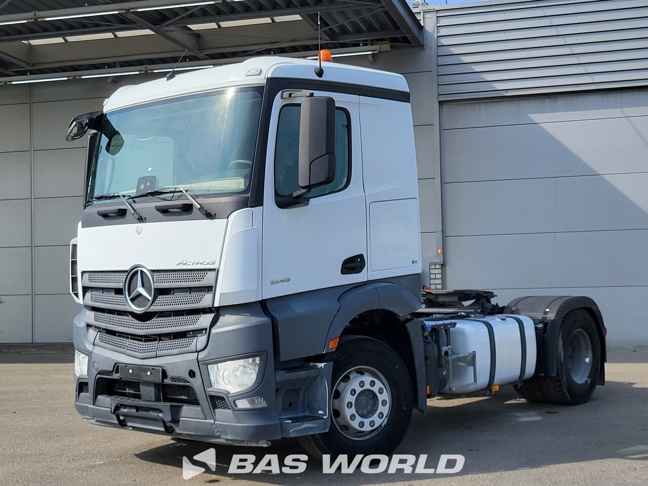 Front left : Mercedes Actros 1845 4X2 Tracteur routier
