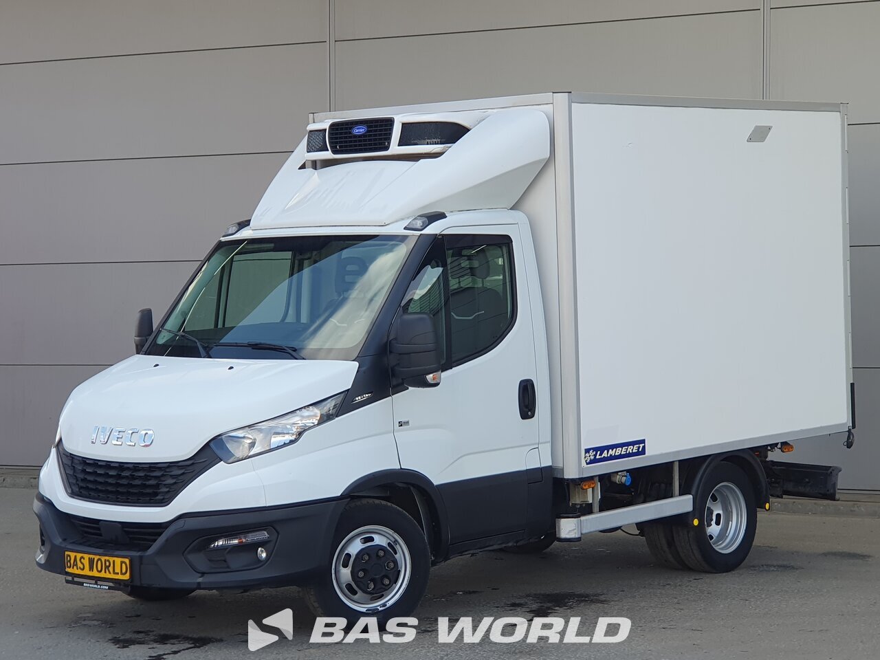 Front left : Iveco Daily 35C14 frigorifique fermé