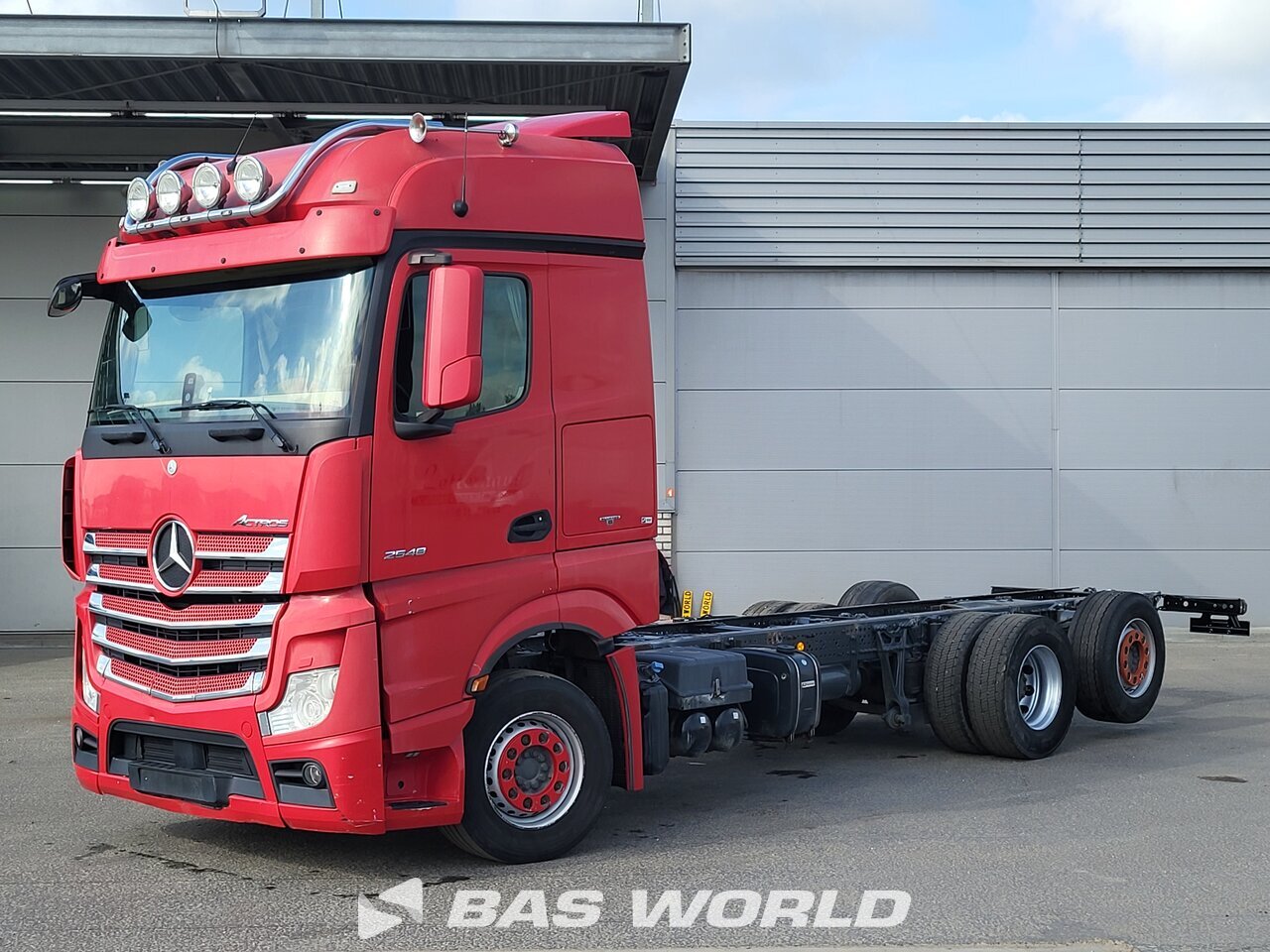 Front left : Mercedes Actros 2548 6X2 Châssis camion