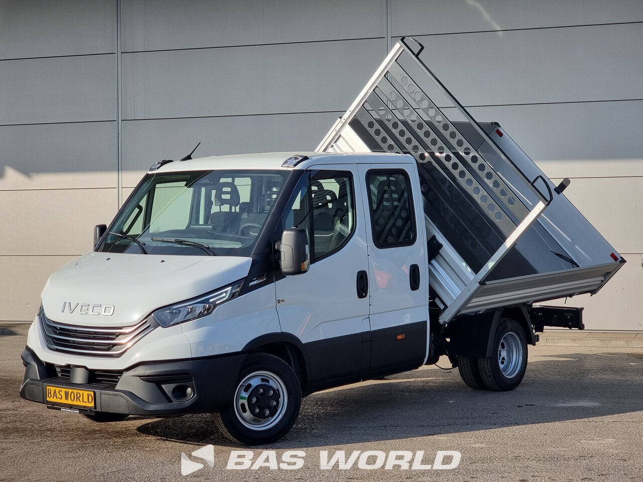 Front left : Iveco Daily 35C21 Ouvert