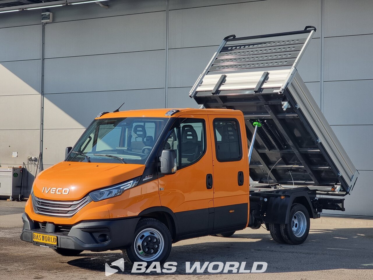 Front left : Iveco Daily 35C21 Ouvert