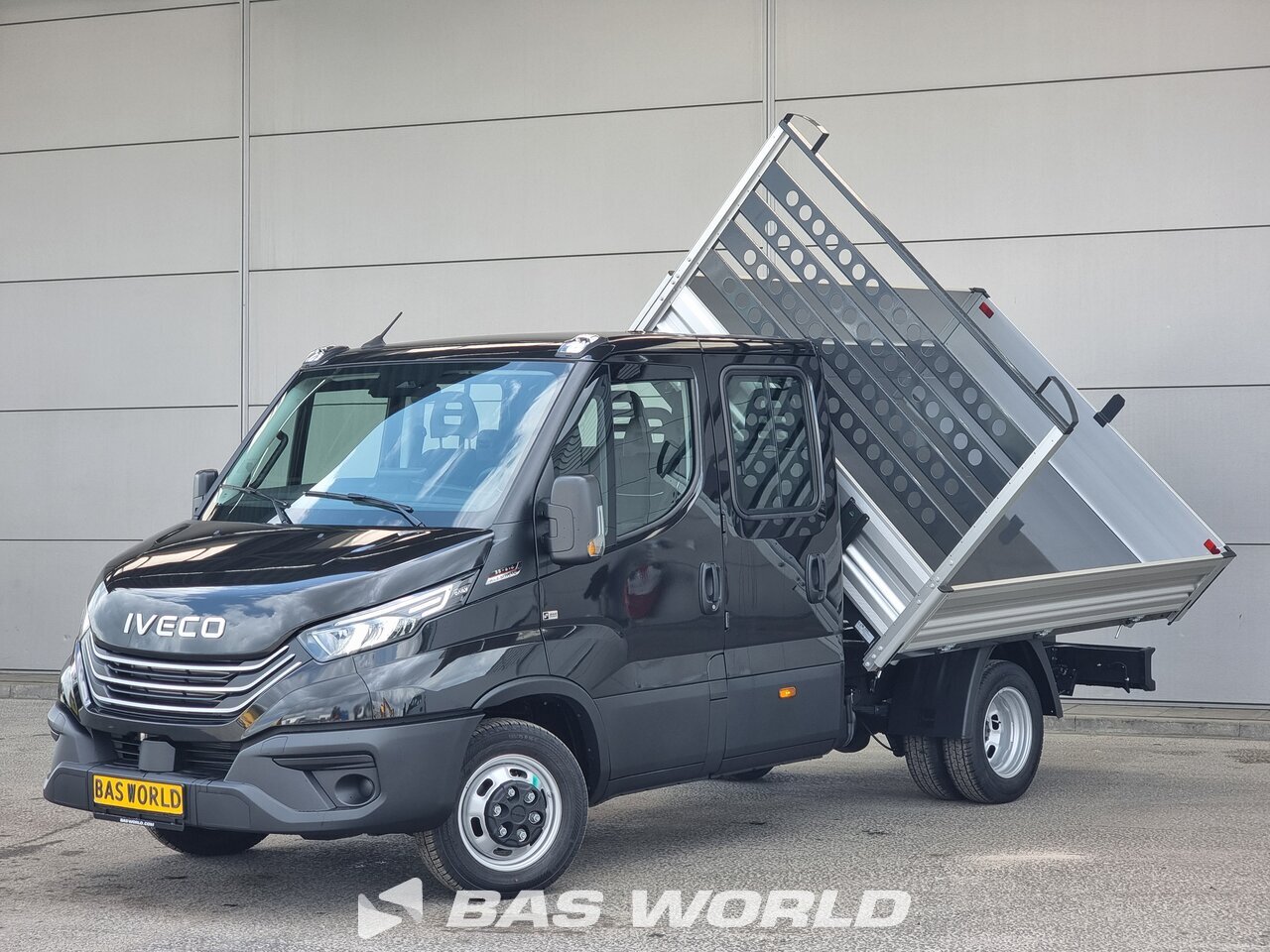 Front left : Iveco Daily 35C21 Ouvert