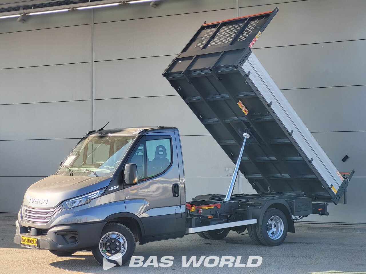 Front left : Iveco Daily 35C21 Ouvert