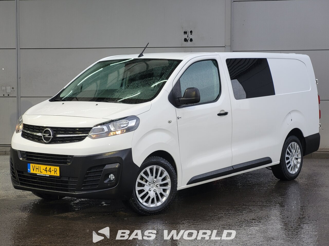 Front left : Opel Vivaro 122PK Fourgons utilitaires