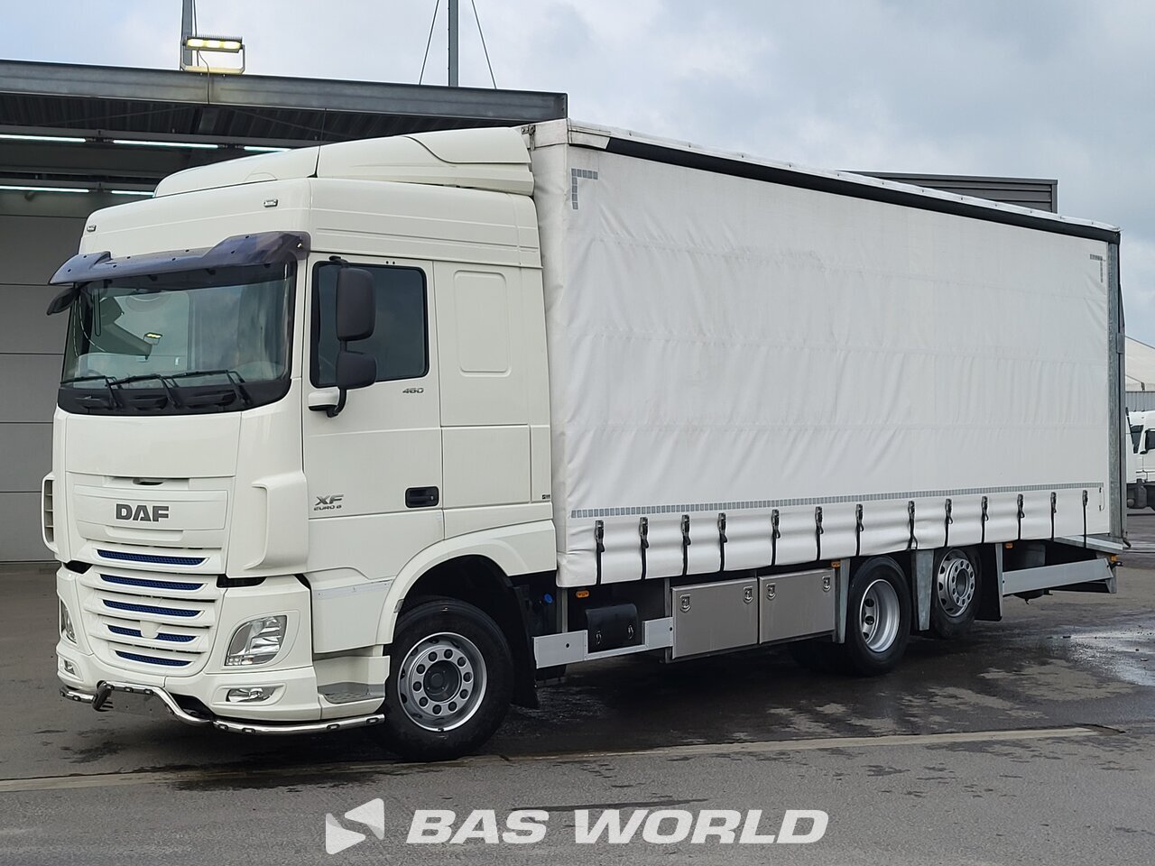 Front left : DAF XF 460 6X2 Car/Truck Transporter Truck