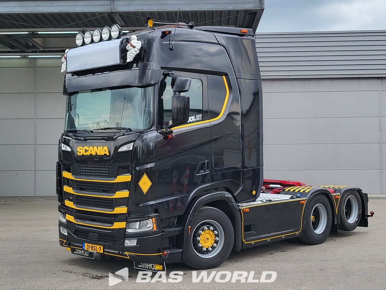 Front left : Scania S580 6X2 Tracteur routier