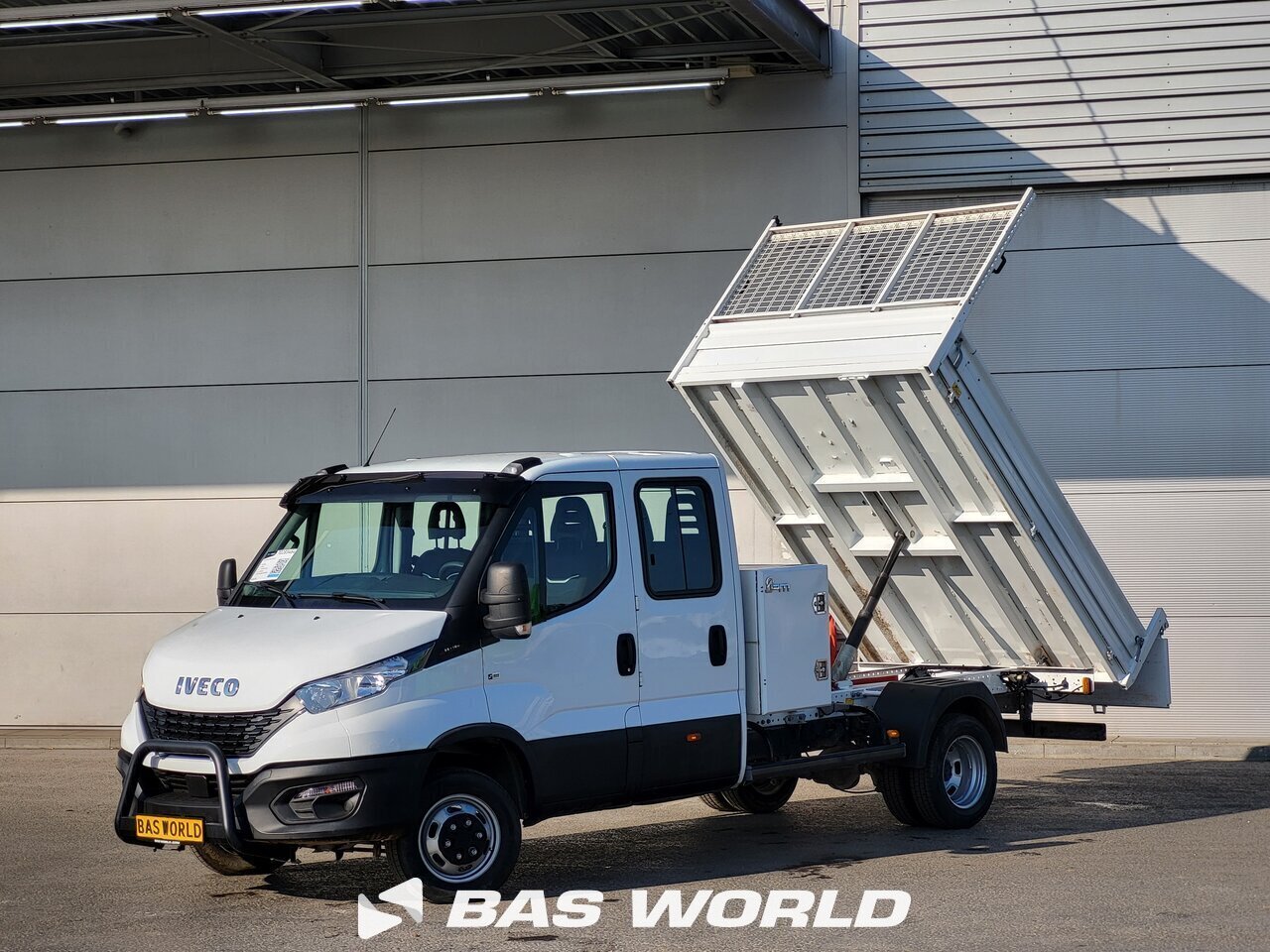 Front left : Iveco Daily 35C16 Ouvert