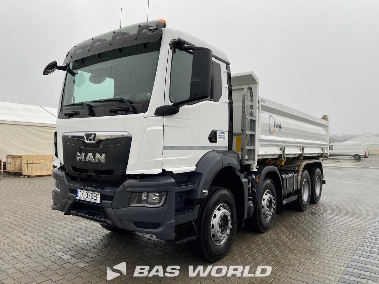 Front left : MAN TGS 35.440 8X4 FML W3H Camion Benne