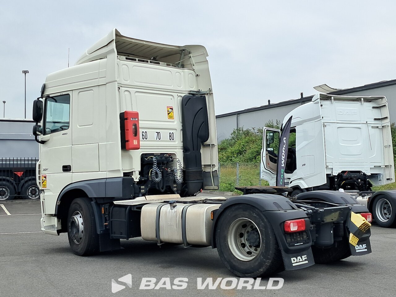 Back left : DAF XF 480 4X2 Tracteur routier
