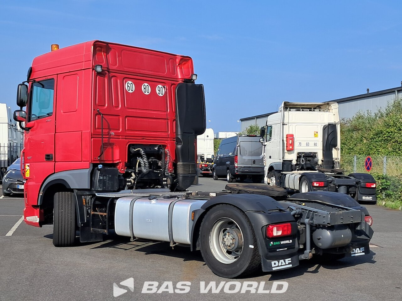 Back left : DAF XF 530 4X2 Tracteur routier