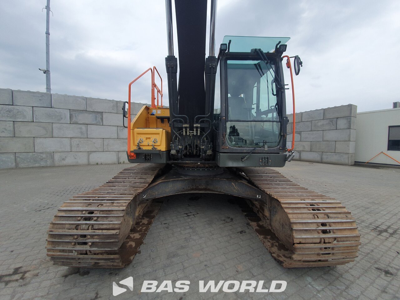 Other : Volvo EC220 E L Pelle sur chenilles