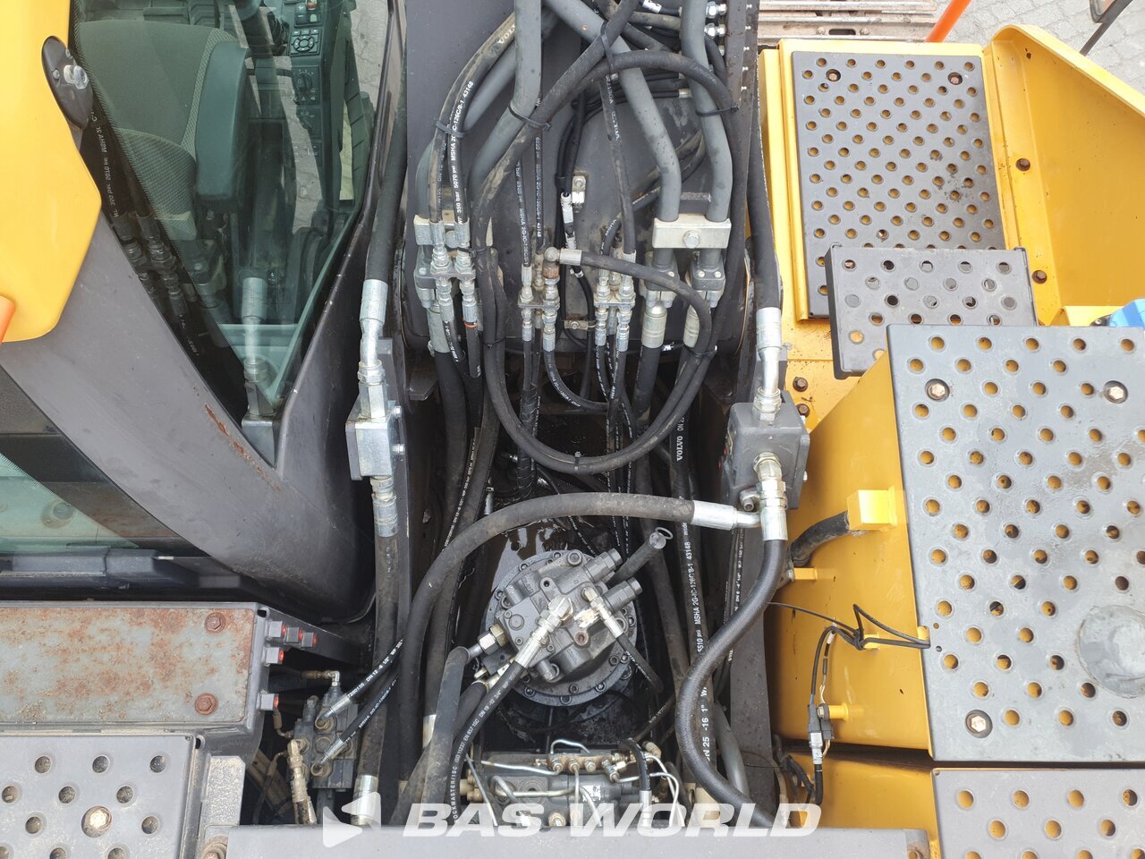 Other : Volvo EC220 E L Pelle sur chenilles