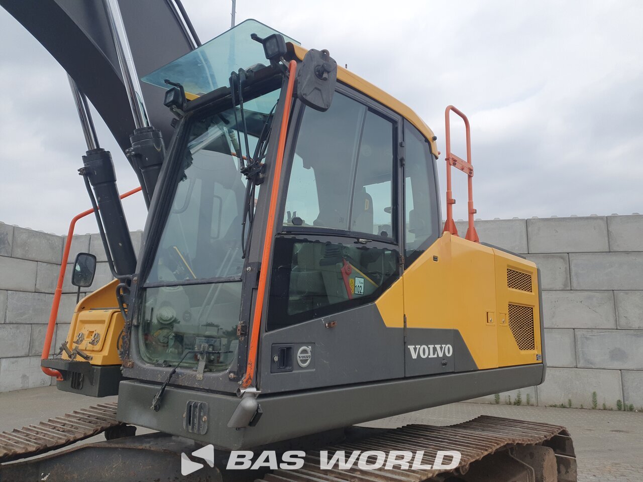 Other : Volvo EC220 E L Pelle sur chenilles