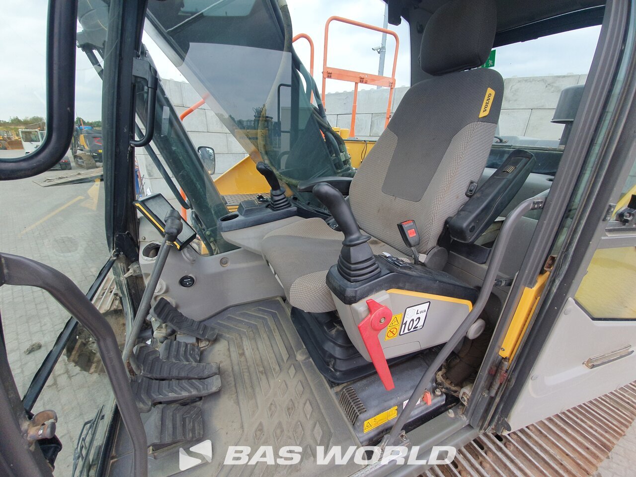 Other : Volvo EC220 E L Pelle sur chenilles