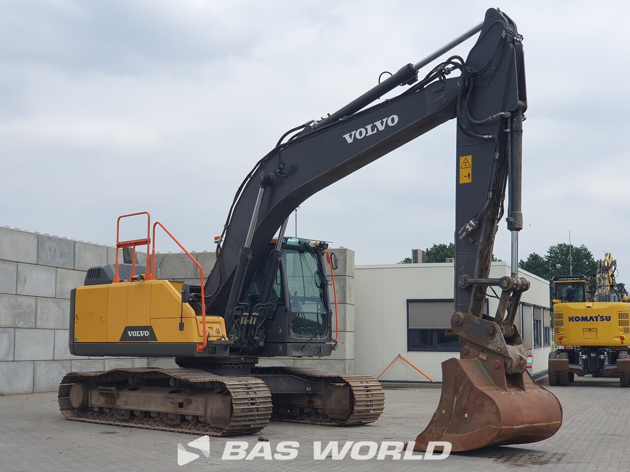 Other : Volvo EC220 E L Pelle sur chenilles