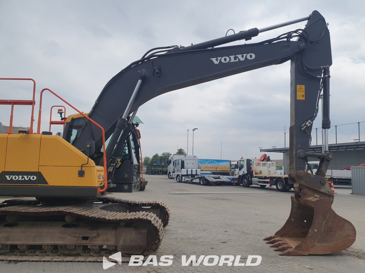 Other : Volvo EC220 E L Pelle sur chenilles