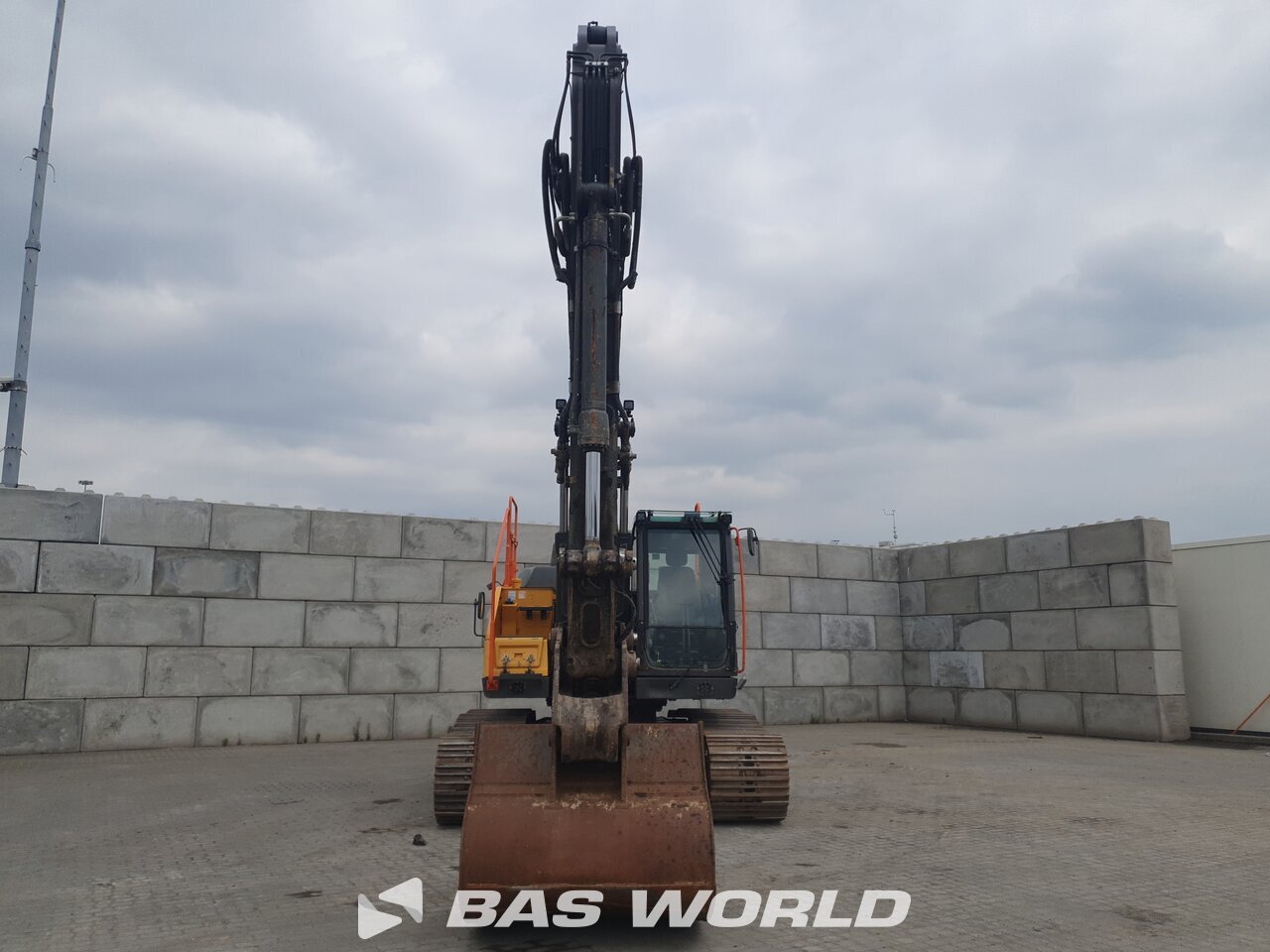 Other : Volvo EC220 E L Pelle sur chenilles