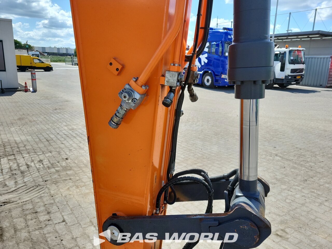 Other : Doosan DX225 LC-5 Pelle sur chenilles