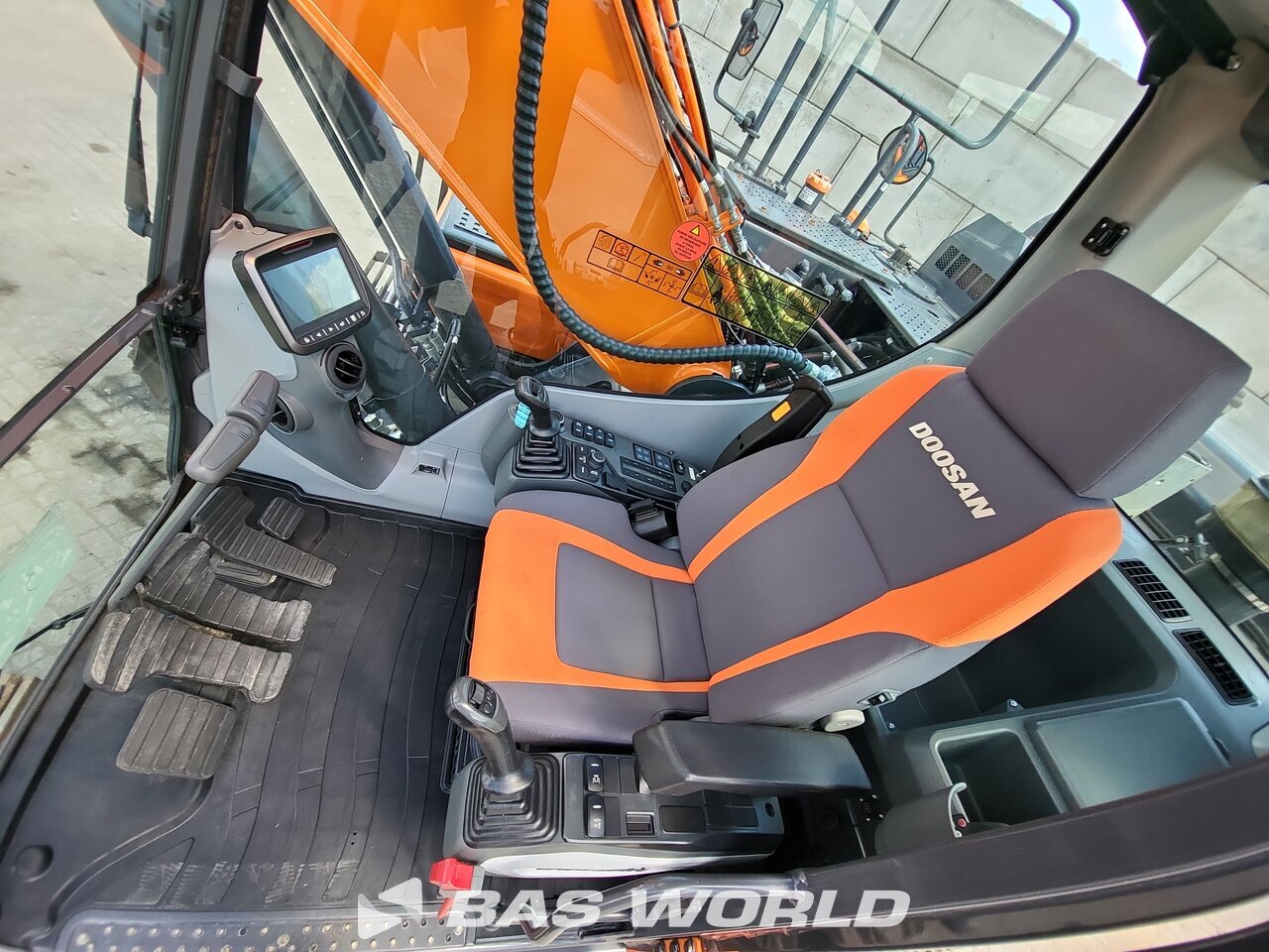 Other : Doosan DX225 LC-5 Pelle sur chenilles