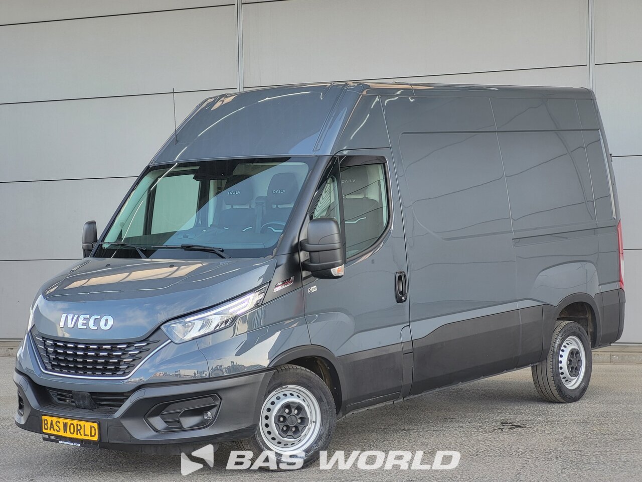 Front left : Iveco Daily 35S18 Fourgons utilitaires