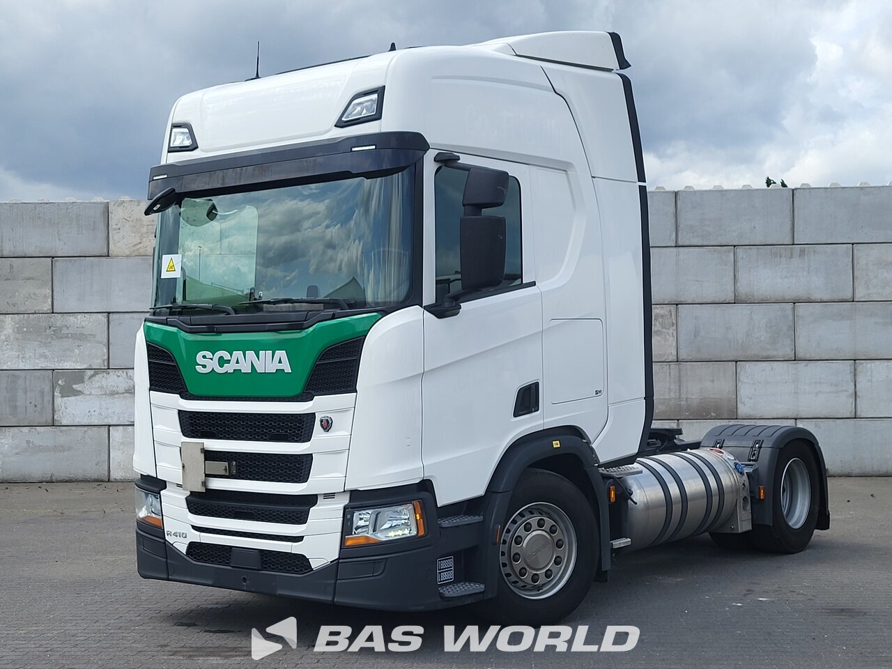 Front left : Scania R410 4X2 Tracteur routier